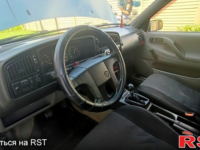 Синий Фольксваген Пассат, объемом двигателя 1.8 л и пробегом 227 тыс. км за 2550 $, фото 5 на Automoto.ua