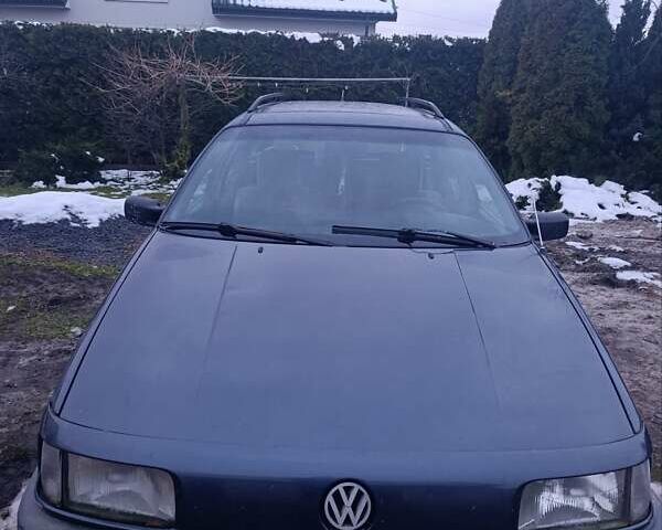 Синий Фольксваген Пассат, объемом двигателя 1.8 л и пробегом 280 тыс. км за 1100 $, фото 5 на Automoto.ua