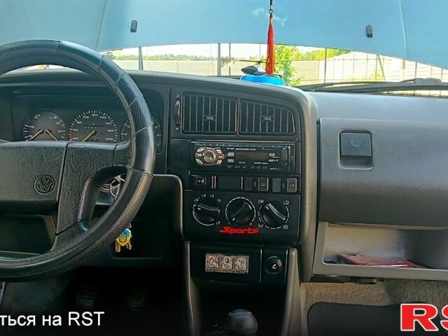 Синий Фольксваген Пассат, объемом двигателя 1.8 л и пробегом 227 тыс. км за 2550 $, фото 8 на Automoto.ua