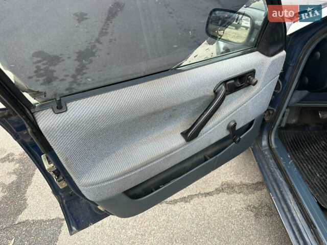 Синій Фольксваген Пассат, об'ємом двигуна 1.6 л та пробігом 444 тис. км за 1300 $, фото 7 на Automoto.ua