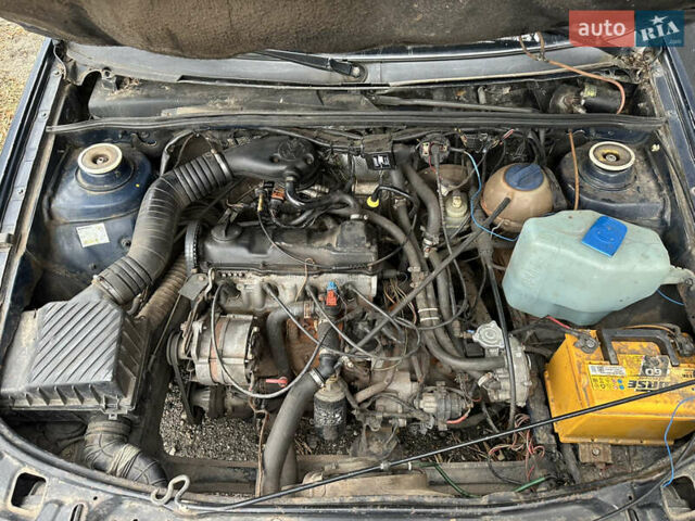 Синій Фольксваген Пассат, об'ємом двигуна 1.6 л та пробігом 444 тис. км за 1300 $, фото 10 на Automoto.ua