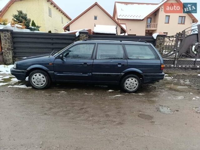 Синий Фольксваген Пассат, объемом двигателя 1.8 л и пробегом 280 тыс. км за 1100 $, фото 1 на Automoto.ua