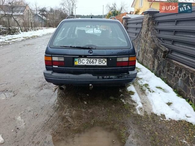 Синий Фольксваген Пассат, объемом двигателя 1.8 л и пробегом 280 тыс. км за 1100 $, фото 2 на Automoto.ua