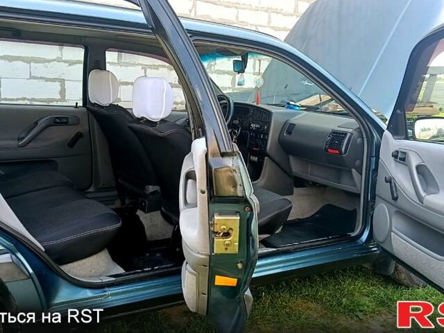 Синий Фольксваген Пассат, объемом двигателя 1.8 л и пробегом 227 тыс. км за 2550 $, фото 6 на Automoto.ua