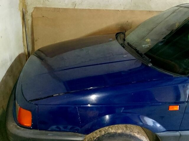 Синий Фольксваген Пассат, объемом двигателя 1.8 л и пробегом 220 тыс. км за 2200 $, фото 1 на Automoto.ua