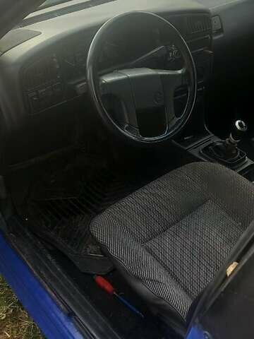 Синий Фольксваген Пассат, объемом двигателя 1.8 л и пробегом 420 тыс. км за 1000 $, фото 1 на Automoto.ua