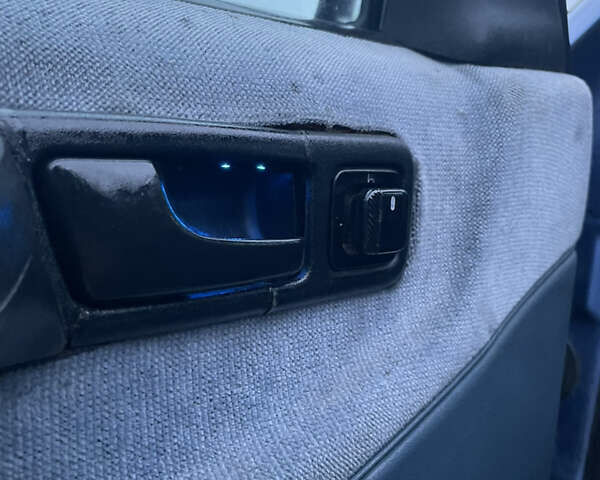 Синій Фольксваген Пассат, об'ємом двигуна 1.9 л та пробігом 411 тис. км за 1999 $, фото 40 на Automoto.ua