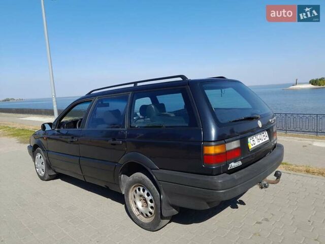 Синий Фольксваген Пассат, объемом двигателя 1.8 л и пробегом 392 тыс. км за 1750 $, фото 4 на Automoto.ua