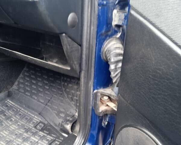 Синий Фольксваген Пассат, объемом двигателя 2 л и пробегом 364 тыс. км за 1450 $, фото 9 на Automoto.ua