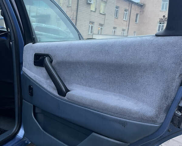 Синій Фольксваген Пассат, об'ємом двигуна 1.9 л та пробігом 411 тис. км за 1999 $, фото 25 на Automoto.ua