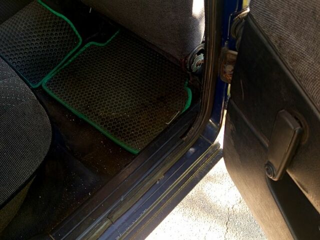 Синій Фольксваген Пассат, об'ємом двигуна 1.8 л та пробігом 400 тис. км за 1600 $, фото 3 на Automoto.ua