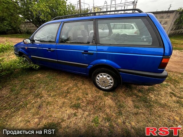 Синий Фольксваген Пассат, объемом двигателя 2 л и пробегом 290 тыс. км за 2350 $, фото 2 на Automoto.ua