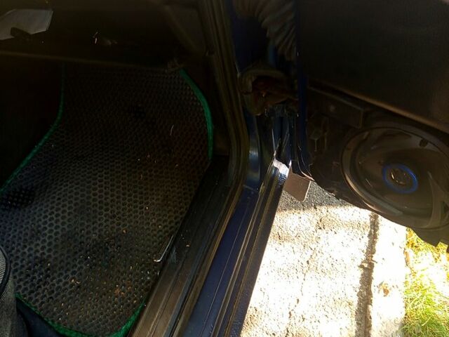 Синій Фольксваген Пассат, об'ємом двигуна 1.8 л та пробігом 400 тис. км за 1600 $, фото 2 на Automoto.ua