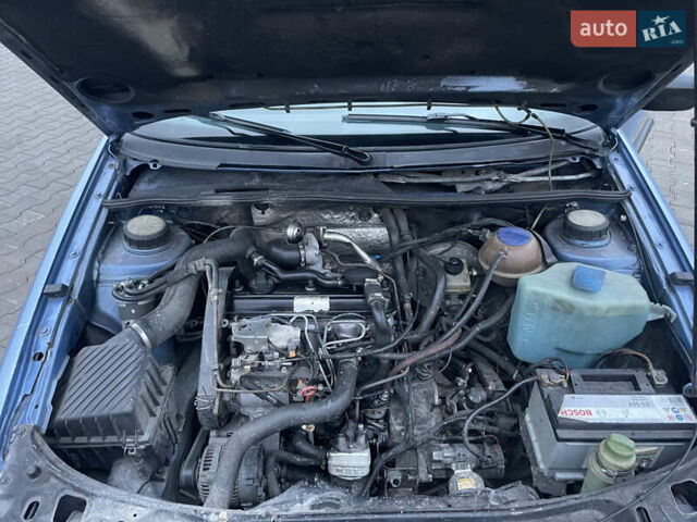 Синій Фольксваген Пассат, об'ємом двигуна 1.9 л та пробігом 411 тис. км за 1999 $, фото 41 на Automoto.ua