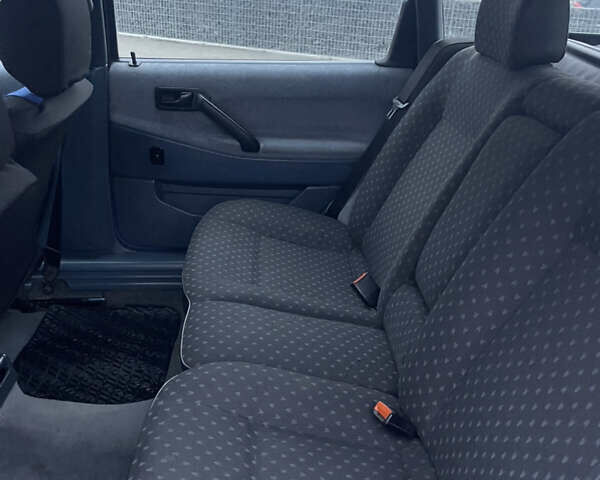 Синій Фольксваген Пассат, об'ємом двигуна 1.9 л та пробігом 411 тис. км за 1999 $, фото 21 на Automoto.ua