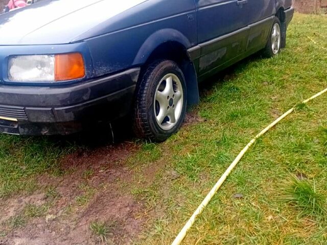 Синий Фольксваген Пассат, объемом двигателя 1.8 л и пробегом 25 тыс. км за 1550 $, фото 2 на Automoto.ua