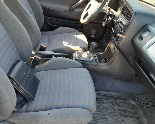 Синий Фольксваген Пассат, объемом двигателя 1.8 л и пробегом 392 тыс. км за 1750 $, фото 8 на Automoto.ua