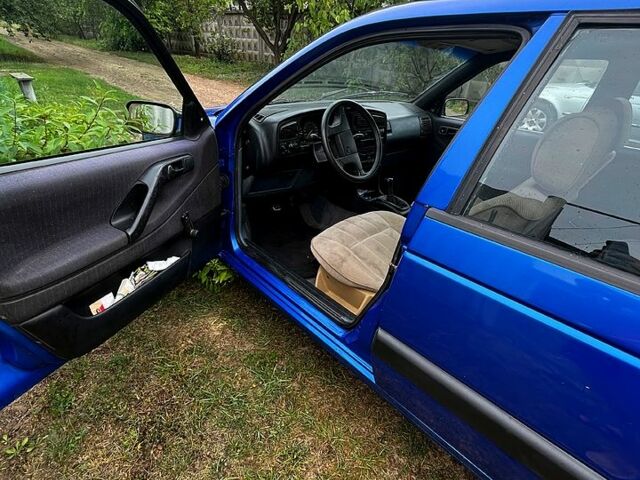 Синий Фольксваген Пассат, объемом двигателя 2 л и пробегом 290 тыс. км за 2350 $, фото 3 на Automoto.ua