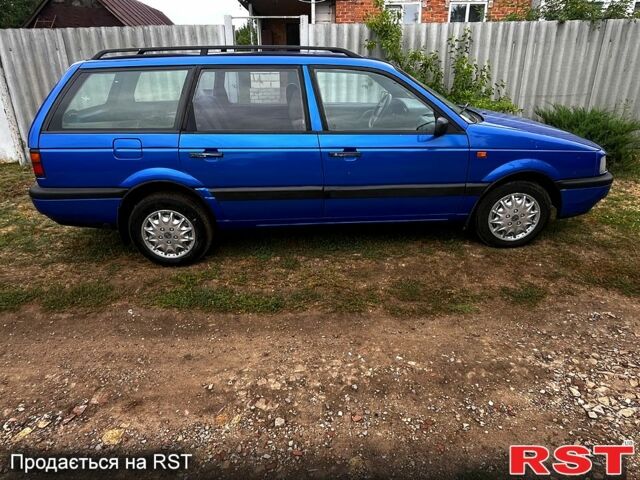 Синий Фольксваген Пассат, объемом двигателя 2 л и пробегом 290 тыс. км за 2350 $, фото 1 на Automoto.ua