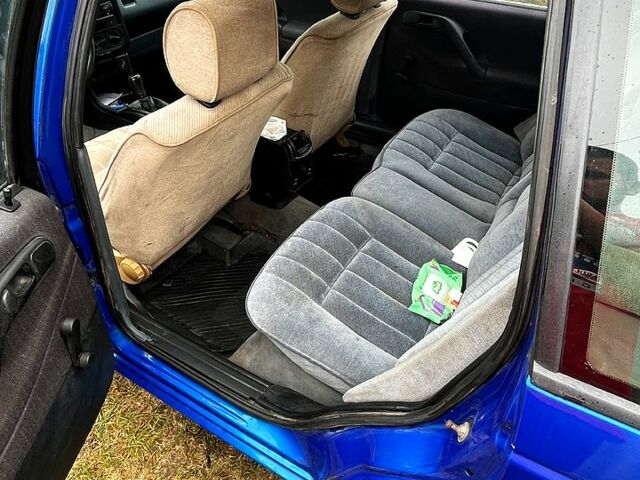 Синий Фольксваген Пассат, объемом двигателя 2 л и пробегом 290 тыс. км за 2350 $, фото 5 на Automoto.ua