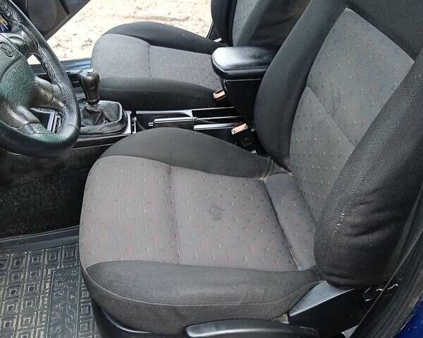 Синий Фольксваген Пассат, объемом двигателя 2 л и пробегом 364 тыс. км за 1450 $, фото 22 на Automoto.ua