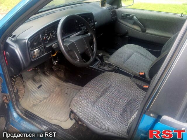 Синий Фольксваген Пассат, объемом двигателя 1.8 л и пробегом 200 тыс. км за 2000 $, фото 4 на Automoto.ua