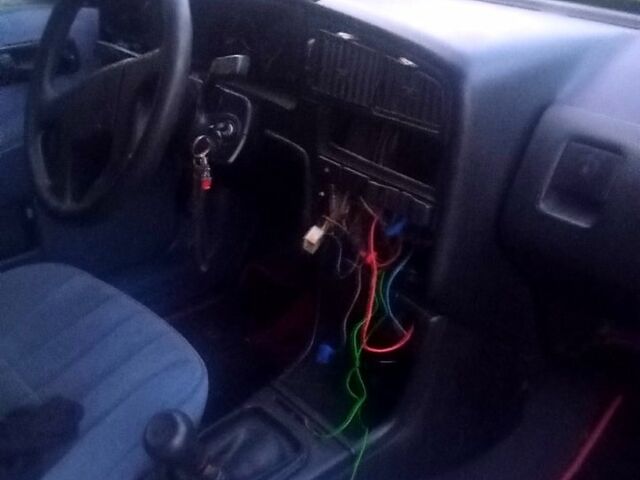 Синий Фольксваген Пассат, объемом двигателя 1.8 л и пробегом 222 тыс. км за 1100 $, фото 2 на Automoto.ua