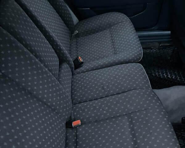 Синій Фольксваген Пассат, об'ємом двигуна 1.9 л та пробігом 411 тис. км за 1999 $, фото 26 на Automoto.ua