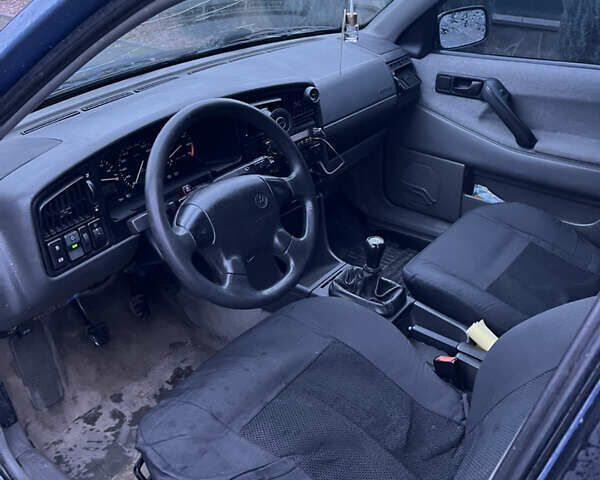 Фольксваген Пассат 1993 в Коростышеве на Automoto.ua Синий Фольксваген Пассат, объемом двигателя 2 л и пробегом 420 тыс. км за 1750 $, фото 4 на Automoto.ua