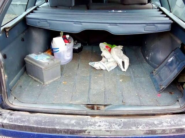 Синий Фольксваген Пассат, объемом двигателя 2 л и пробегом 347 тыс. км за 1800 $, фото 2 на Automoto.ua