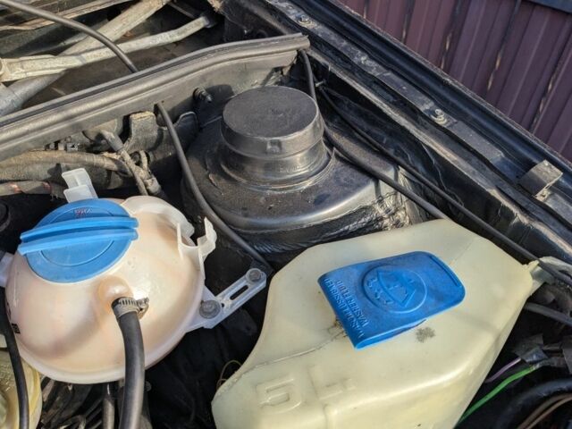 Синий Фольксваген Пассат, объемом двигателя 1.6 л и пробегом 414 тыс. км за 1500 $, фото 7 на Automoto.ua