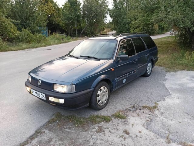 Синий Фольксваген Пассат, объемом двигателя 1.8 л и пробегом 280 тыс. км за 1700 $, фото 1 на Automoto.ua