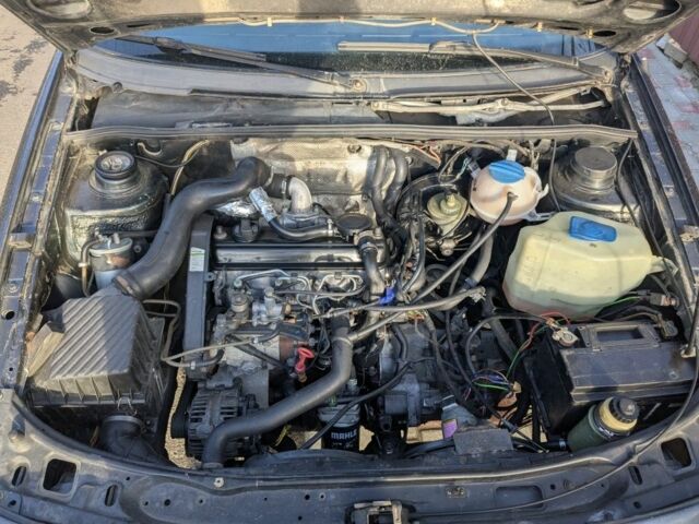 Синий Фольксваген Пассат, объемом двигателя 1.6 л и пробегом 414 тыс. км за 1500 $, фото 8 на Automoto.ua