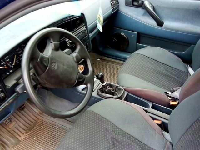 Синий Фольксваген Пассат, объемом двигателя 2 л и пробегом 347 тыс. км за 1800 $, фото 1 на Automoto.ua