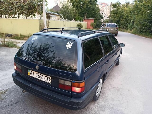 Синий Фольксваген Пассат, объемом двигателя 1.8 л и пробегом 280 тыс. км за 1700 $, фото 2 на Automoto.ua