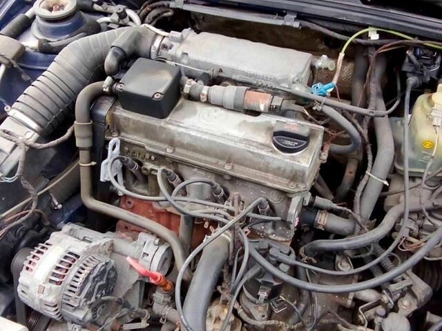 Синий Фольксваген Пассат, объемом двигателя 2 л и пробегом 347 тыс. км за 1800 $, фото 4 на Automoto.ua