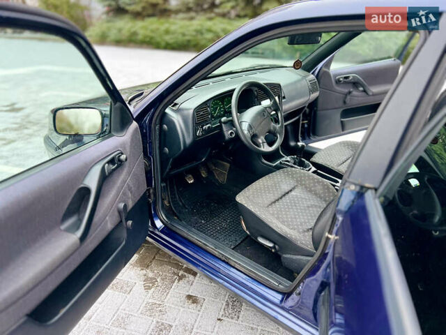 Синий Фольксваген Пассат, объемом двигателя 1.6 л и пробегом 350 тыс. км за 2850 $, фото 8 на Automoto.ua