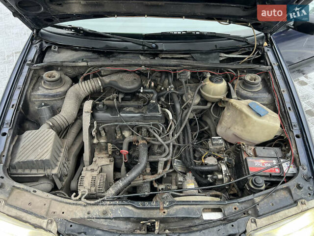 Синий Фольксваген Пассат, объемом двигателя 1.6 л и пробегом 350 тыс. км за 2850 $, фото 13 на Automoto.ua