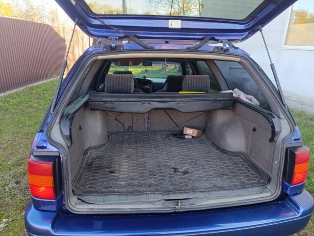 Синій Фольксваген Пассат, об'ємом двигуна 1.8 л та пробігом 343 тис. км за 2400 $, фото 10 на Automoto.ua