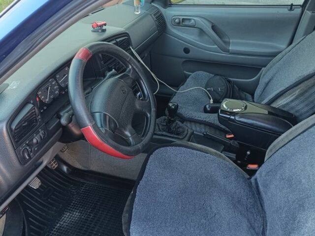 Синій Фольксваген Пассат, об'ємом двигуна 1.8 л та пробігом 343 тис. км за 2400 $, фото 7 на Automoto.ua