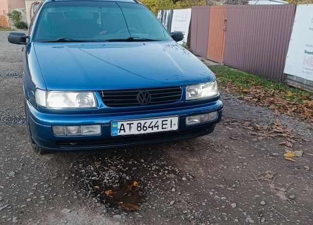 Синій Фольксваген Пассат, об'ємом двигуна 1.8 л та пробігом 343 тис. км за 2400 $, фото 18 на Automoto.ua