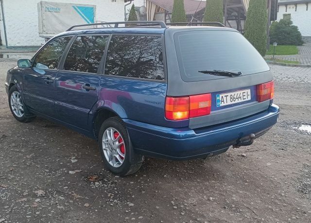 Синій Фольксваген Пассат, об'ємом двигуна 1.8 л та пробігом 343 тис. км за 2400 $, фото 19 на Automoto.ua