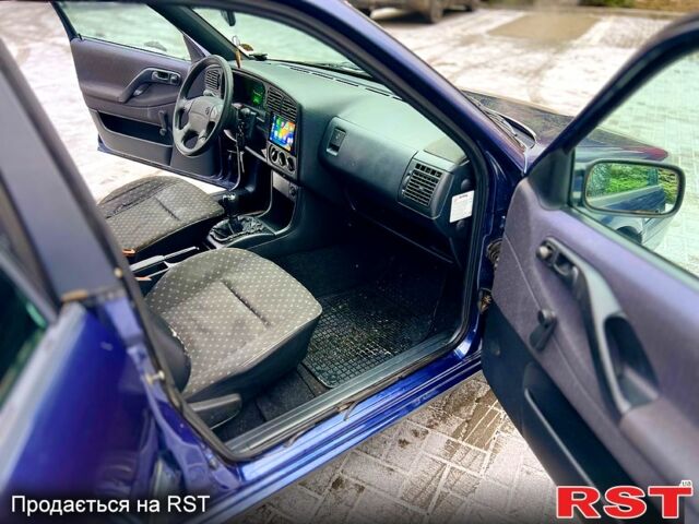 Синий Фольксваген Пассат, объемом двигателя 1.6 л и пробегом 350 тыс. км за 2850 $, фото 12 на Automoto.ua