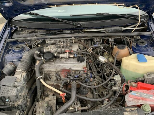 Синій Фольксваген Пассат, об'ємом двигуна 2 л та пробігом 471 тис. км за 1900 $, фото 4 на Automoto.ua