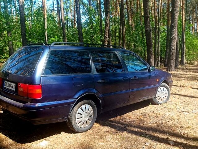 Синій Фольксваген Пассат, об'ємом двигуна 2 л та пробігом 425 тис. км за 2000 $, фото 1 на Automoto.ua