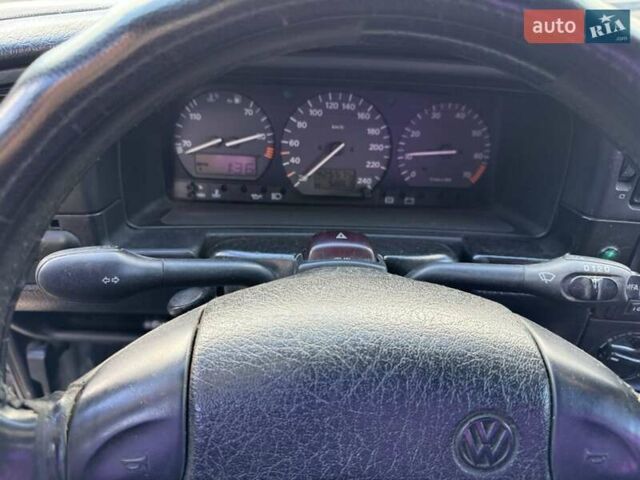 Синий Фольксваген Пассат, объемом двигателя 2 л и пробегом 300 тыс. км за 1850 $, фото 10 на Automoto.ua