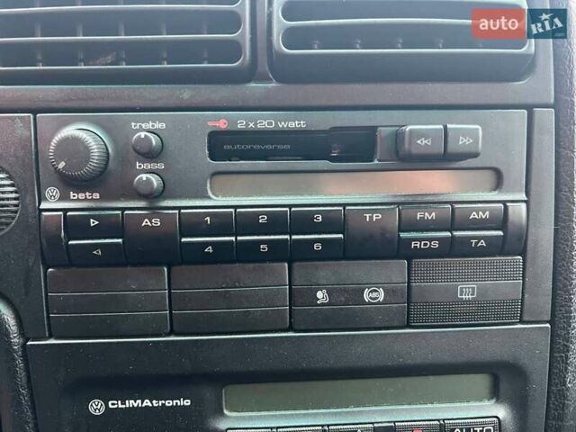 Синій Фольксваген Пассат, об'ємом двигуна 1.8 л та пробігом 245 тис. км за 2490 $, фото 19 на Automoto.ua