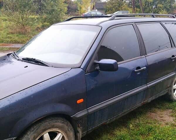 Синий Фольксваген Пассат, объемом двигателя 2 л и пробегом 300 тыс. км за 1800 $, фото 2 на Automoto.ua