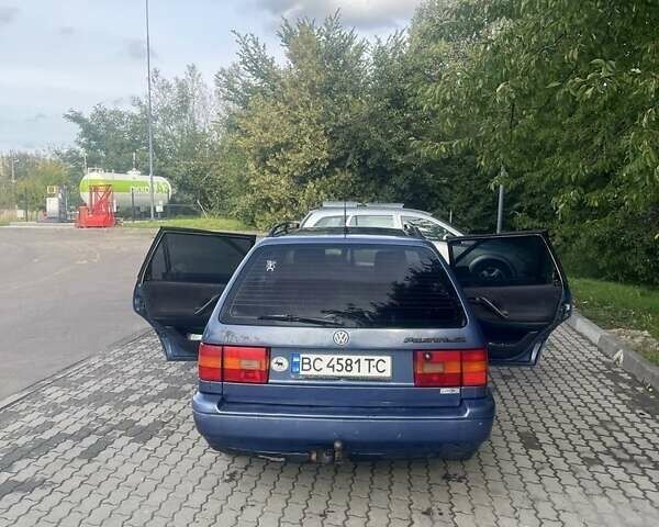 Синий Фольксваген Пассат, объемом двигателя 1.8 л и пробегом 500 тыс. км за 2500 $, фото 2 на Automoto.ua