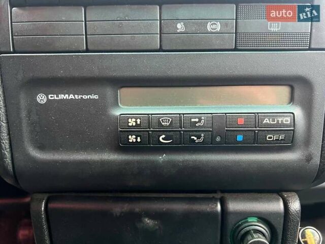 Синій Фольксваген Пассат, об'ємом двигуна 1.8 л та пробігом 245 тис. км за 2490 $, фото 20 на Automoto.ua